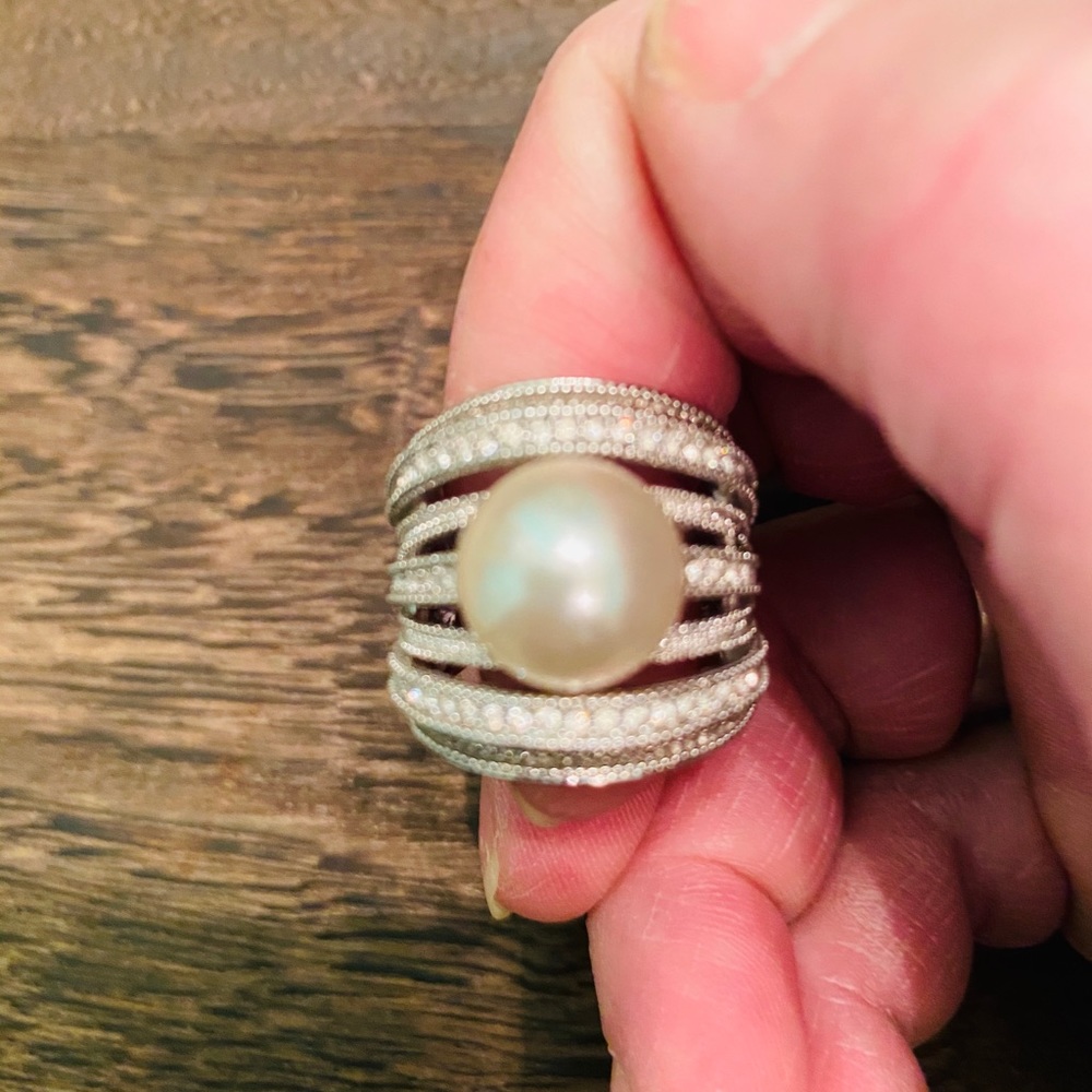 Stunning huge pearl and Cz ring size 7